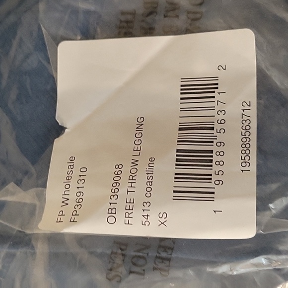 Free People Movement Free Throw Leggings in Coastline•XS - Picture 6 of 8